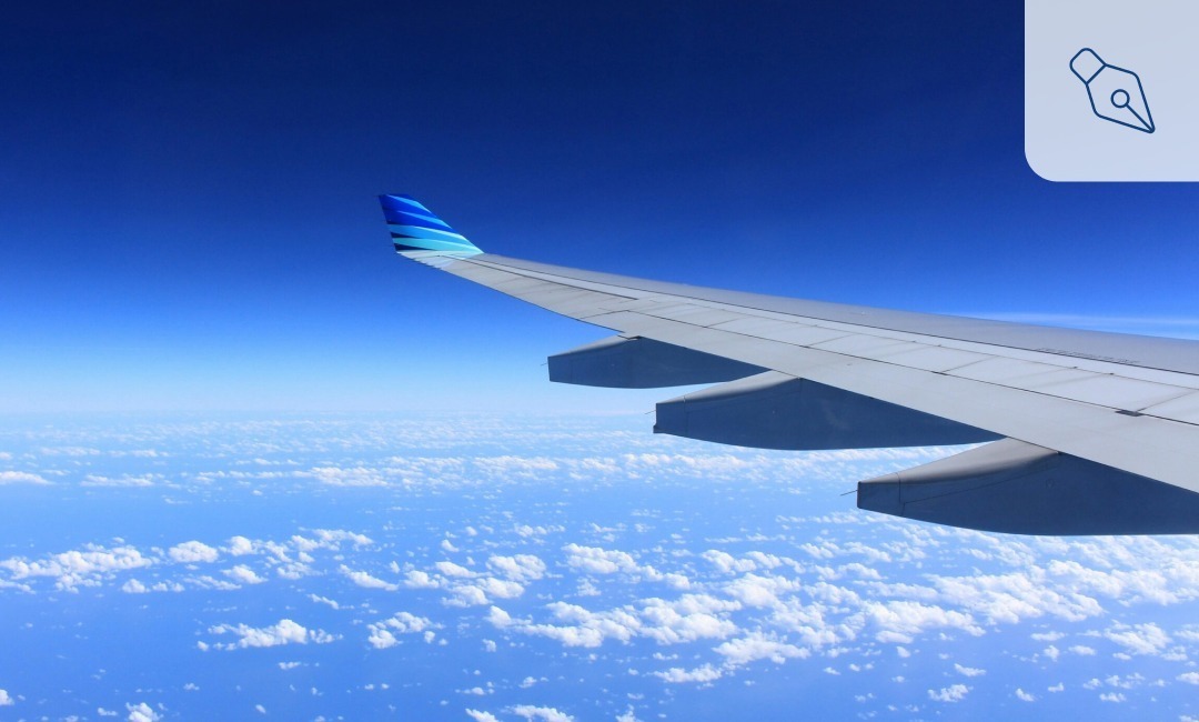 Vue sur une aile d'avion dans le ciel